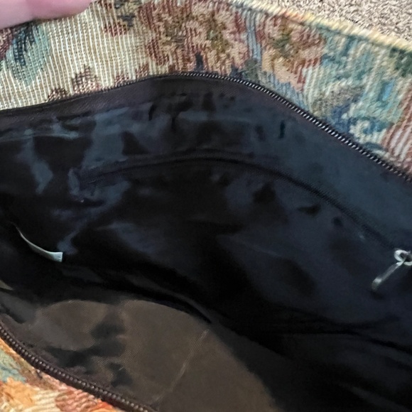 Vintage neutral floral tapestry canvas medium size shoulder bag with zippers - Picture 4 of 5